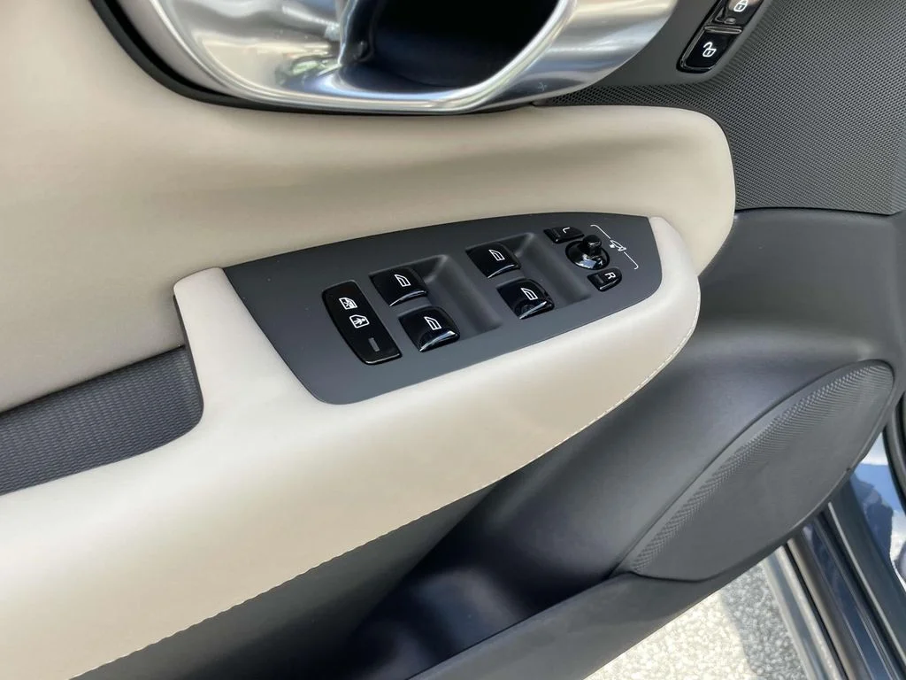 2026 Volvo XC90 Plus - Photo 6