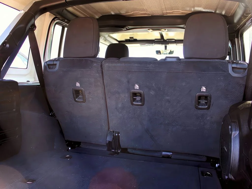 2023 Jeep Wrangler 4-Door Sahara - Photo 8