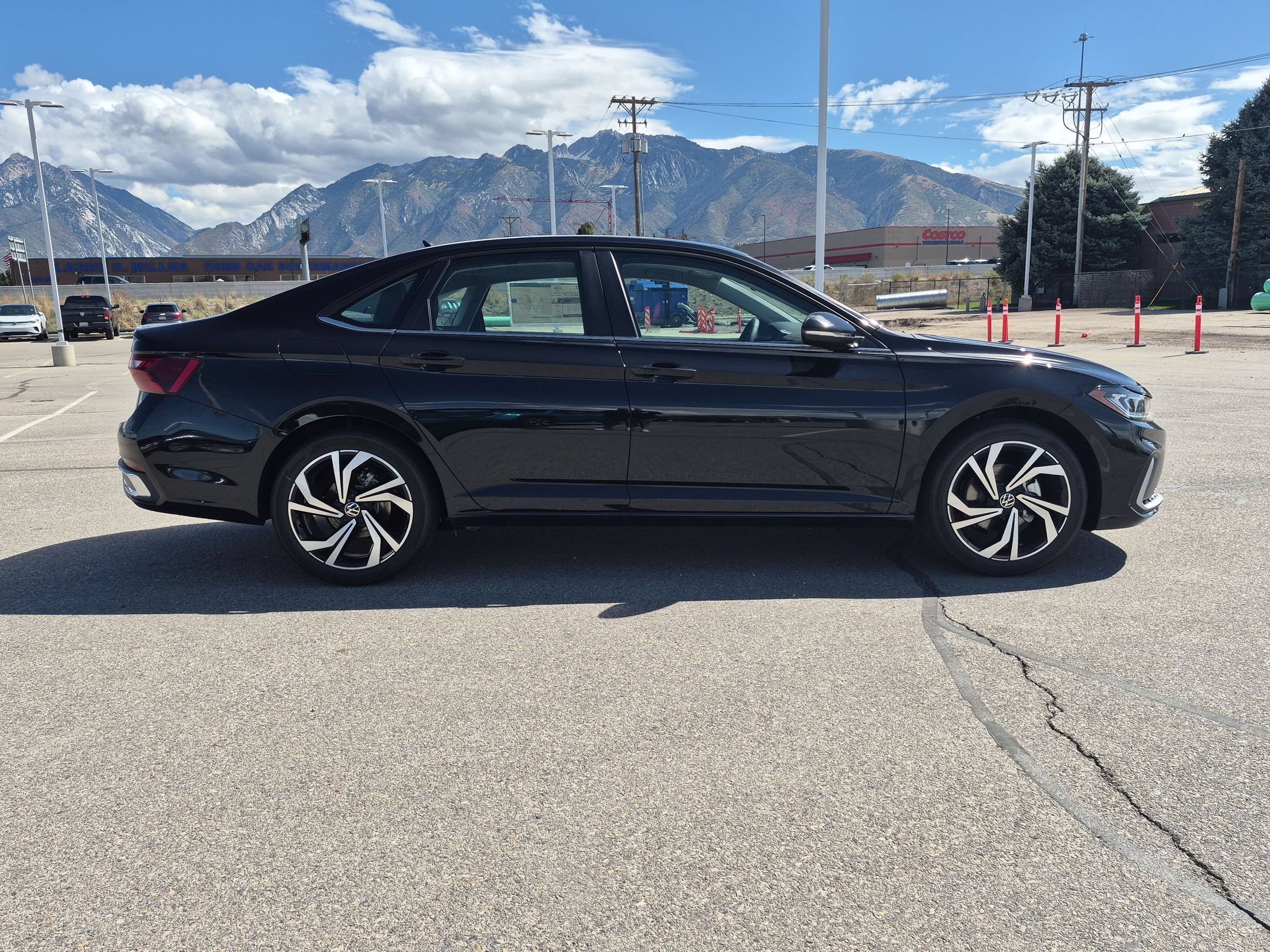 New 2027 Deep Black Pearl Volkswagen SEL image 2