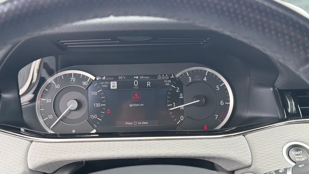 Used 2022 Black Land Rover Dynamic image 27