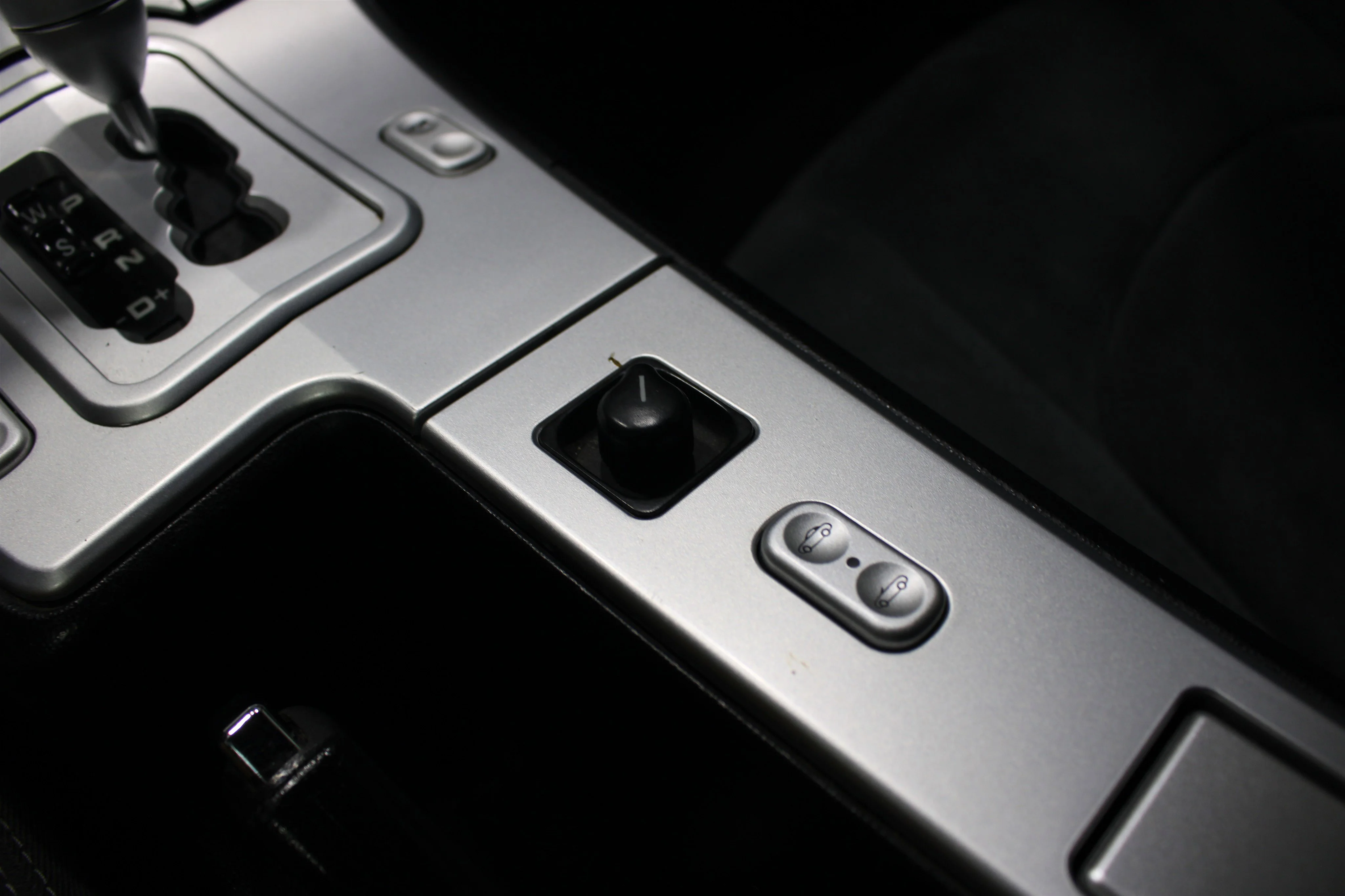 Used 2005 Black Chrysler SRT6 image 13