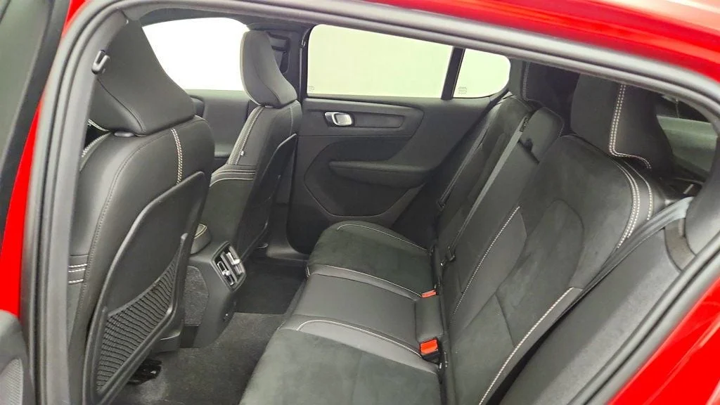 Used 2023 Fusion Red Metallic Volvo Twin eAWD Plus image 21