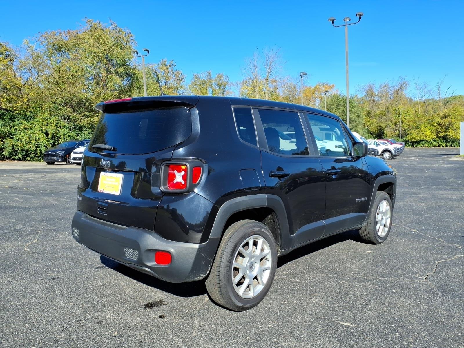 Certified Used 2023  Jeep Latitude image 7