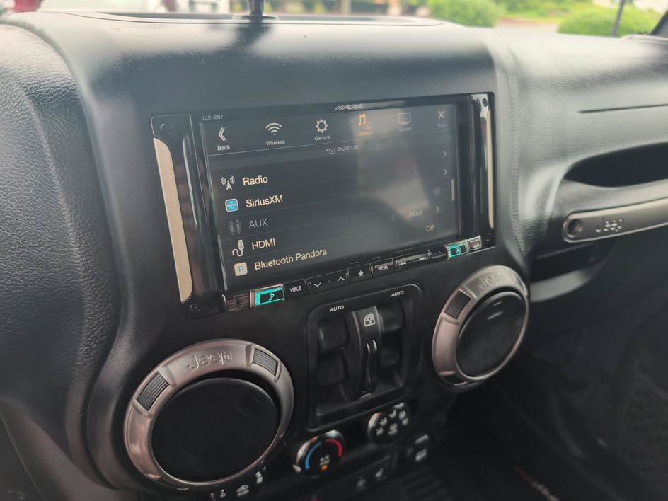 Used 2018 Rhino Clearcoat Jeep Altitude image 24