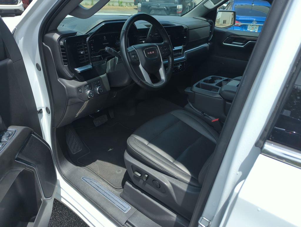 Used 2024 White GMC SLT image 10