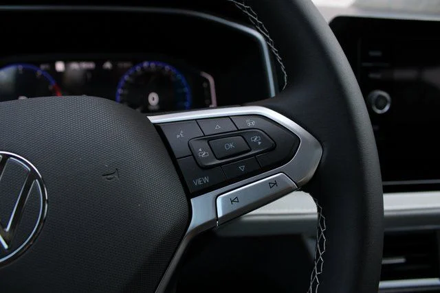 2025 Volkswagen Taos SEL - Photo 11