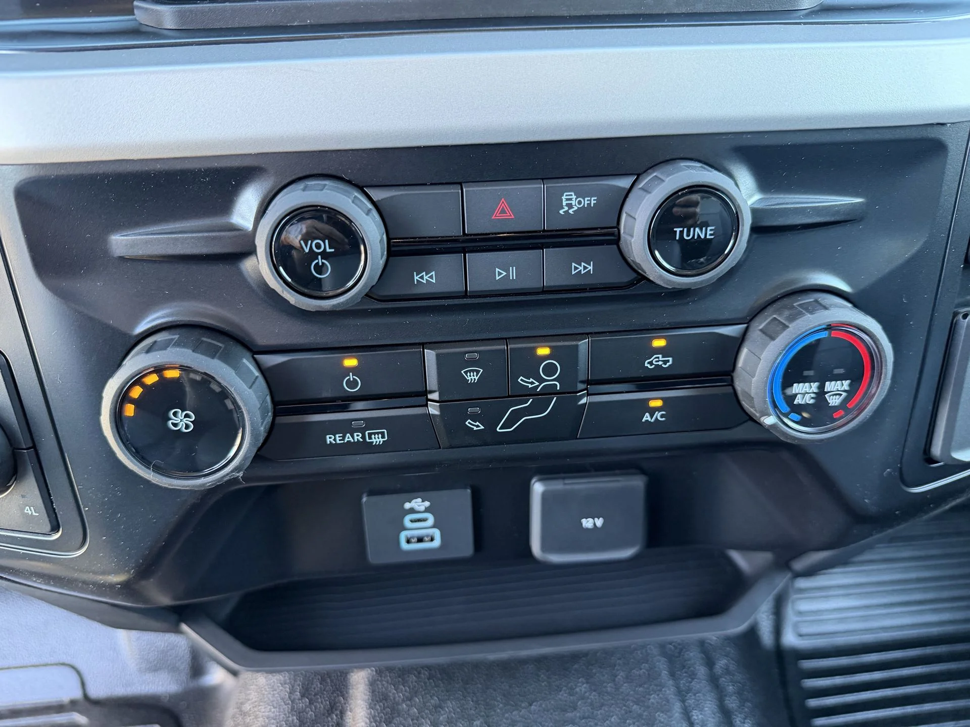 New 2026 Oxford White Ford F-450® XL image 4