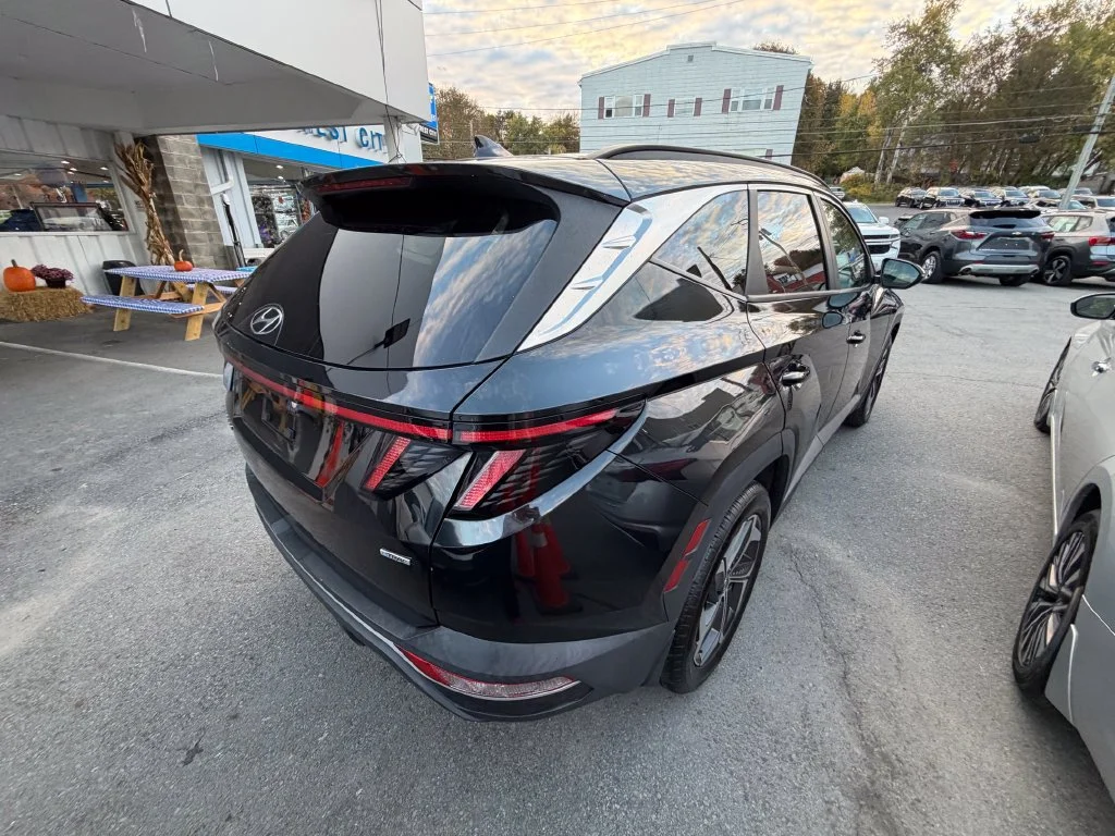 Used 2022 Black Hyundai SEL image 5