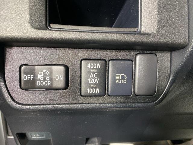 Certified Used 2019 CEMENT Toyota  image 22