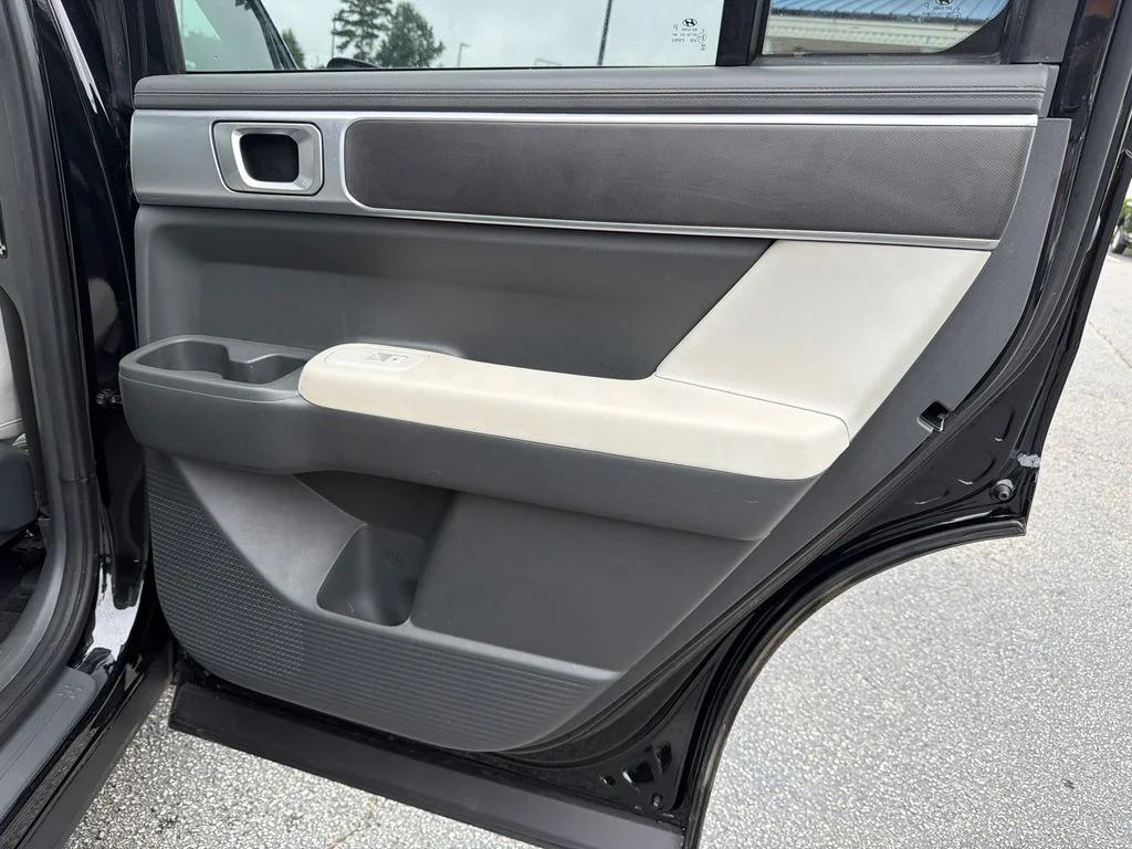 Used 2025 Black Hyundai SE image 16