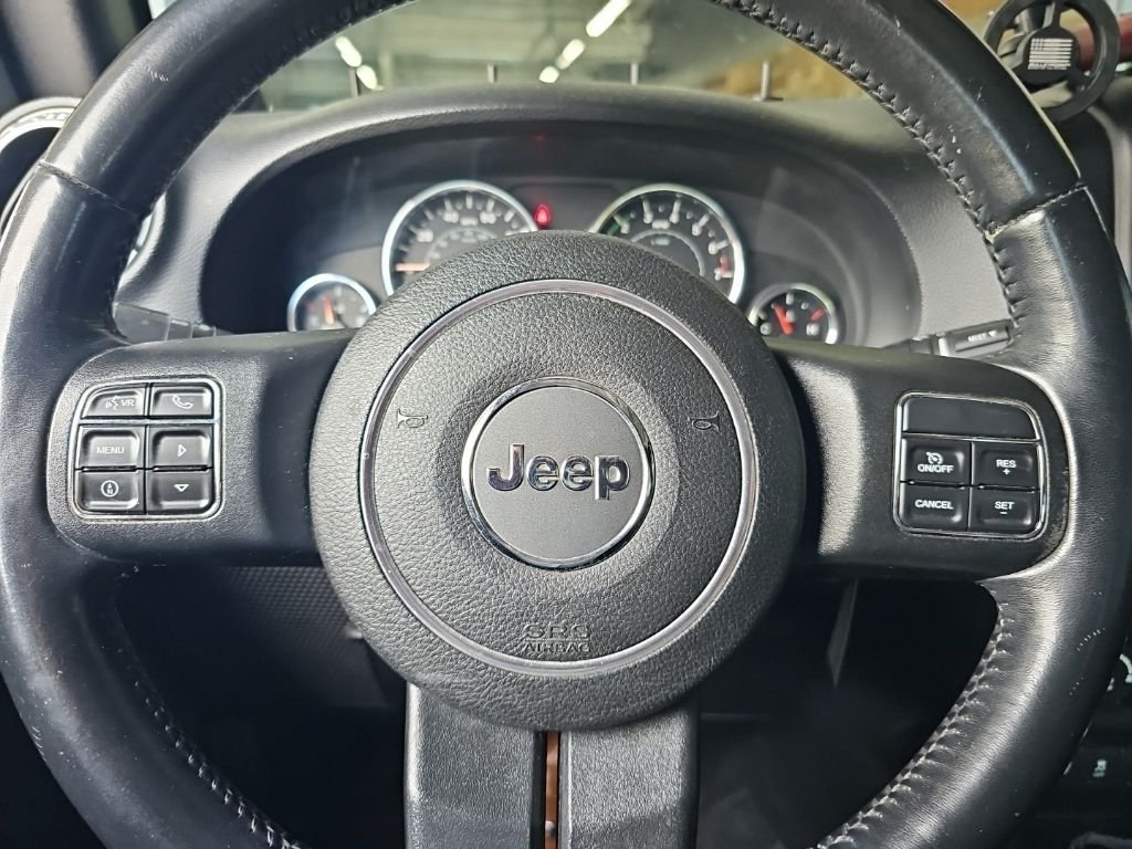 Used 2014 Billet Metallic Clearcoat Jeep Unlimited Sahara image 7