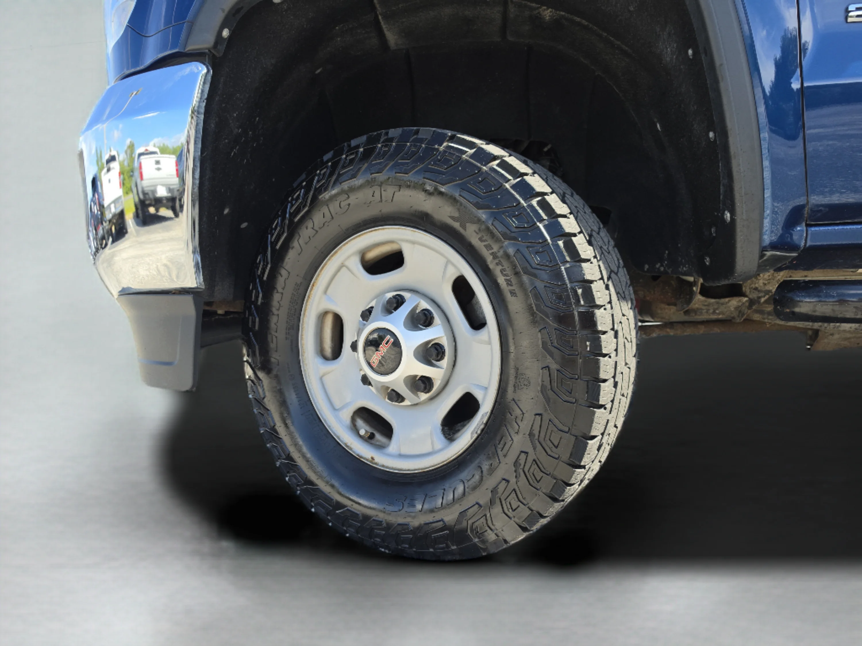 Used 2018 Stone Blue Metallic GMC Base image 36