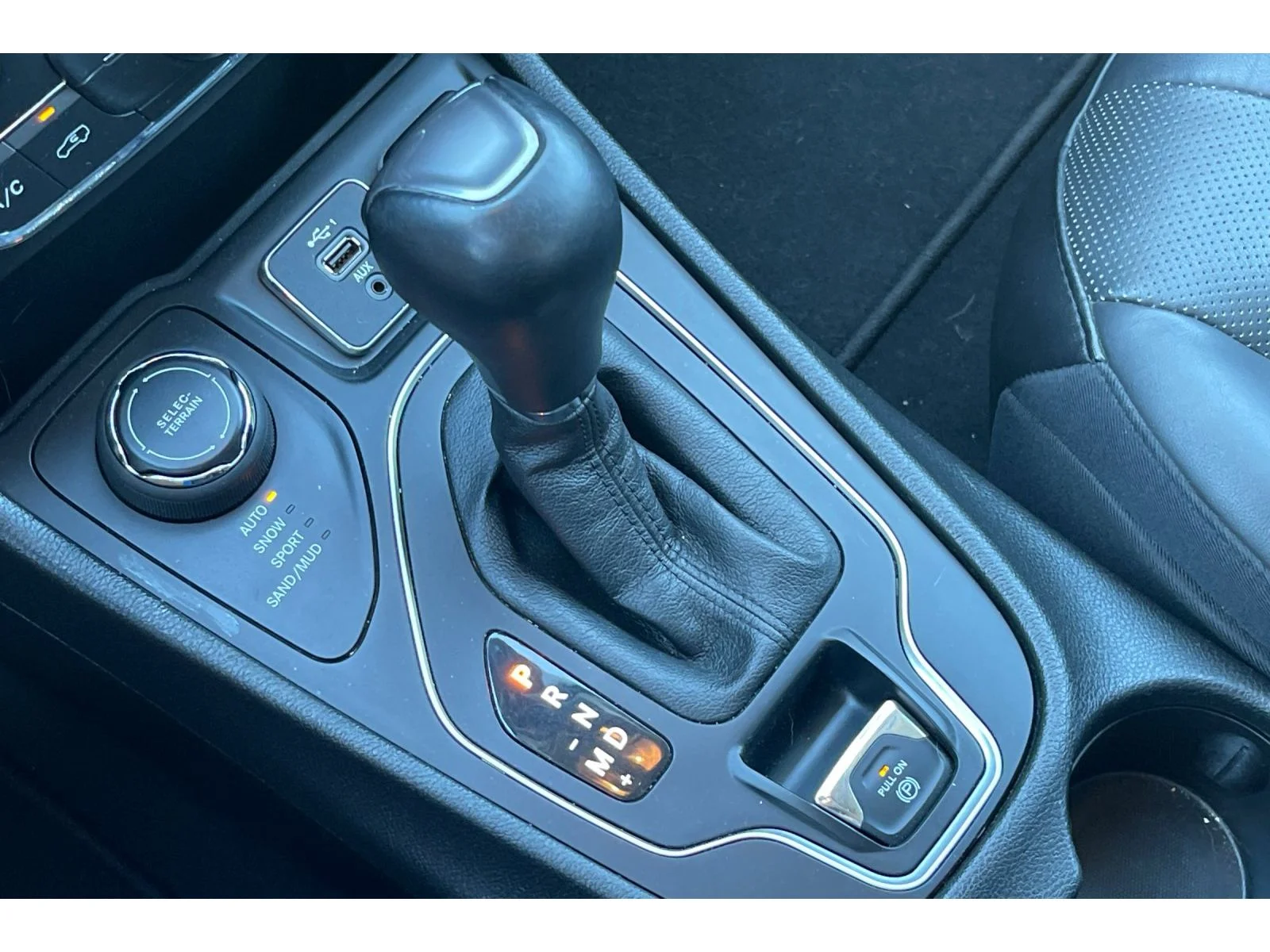 Used 2021 Diamond Black Crystal Pearlcoat Jeep Latitude Lux image 33