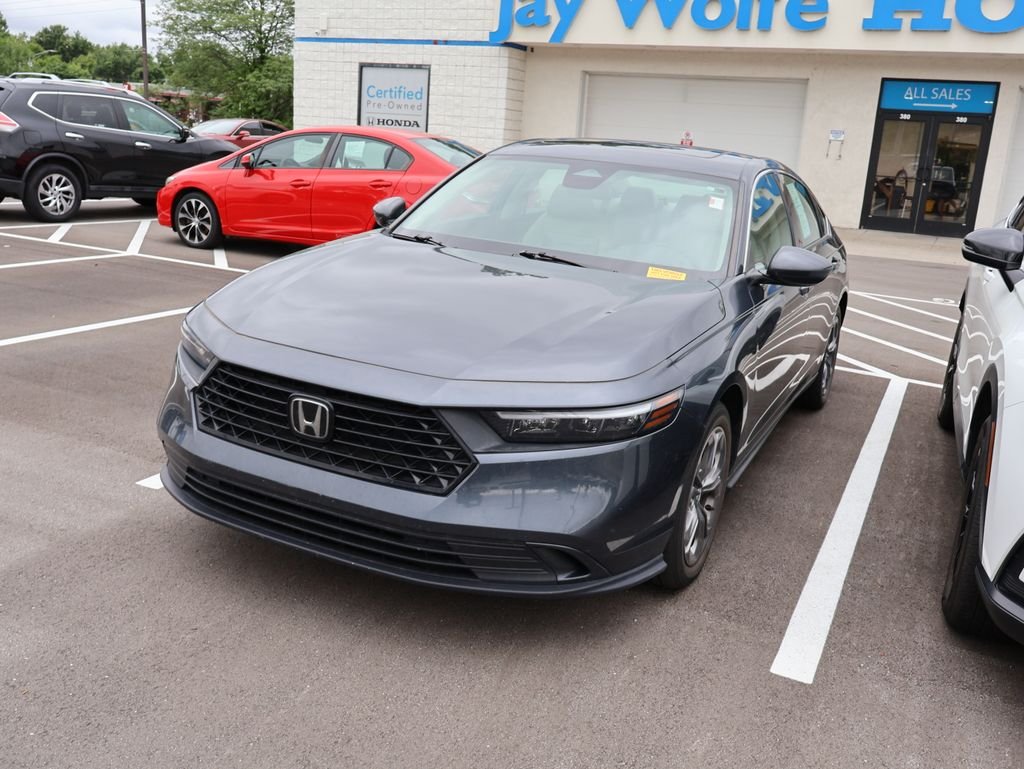 Used 2023  Honda EX image 3