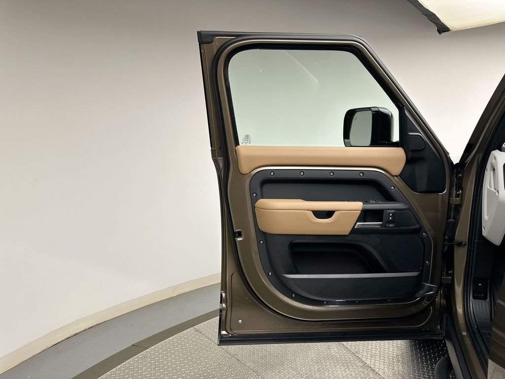 New 2026 Gondwana Stone Metallic Land Rover X-Dynamic SE image 18
