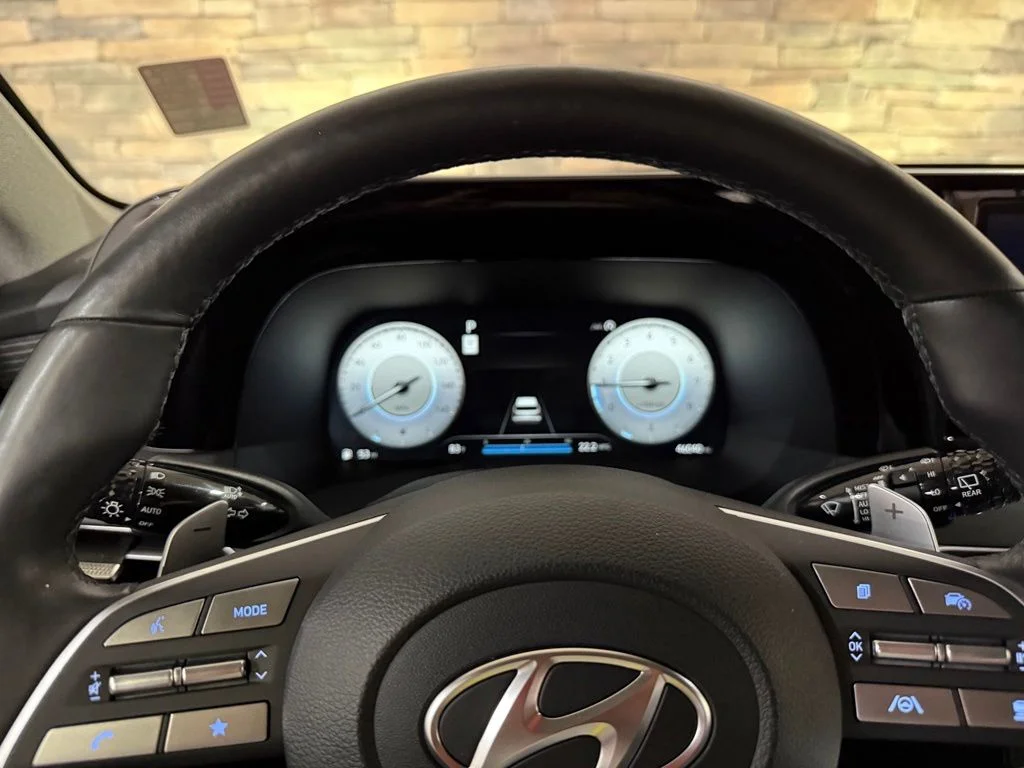 Used 2023 Graphite Hyundai Limited image 18