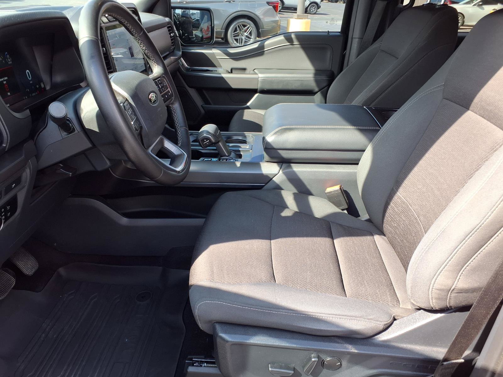 Used 2024 Blsck Ford XLT image 13