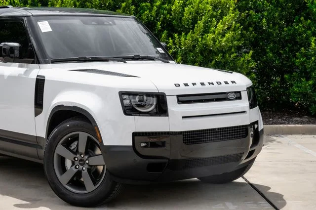 New 2026 Fuji White Land Rover S image 9