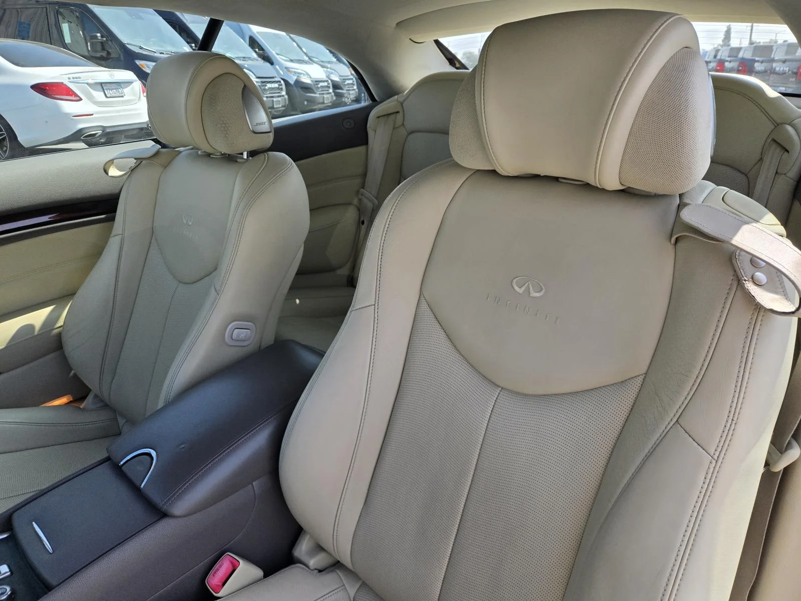 Used 2011 Moonlight White INFINITI 2dr Base image 22