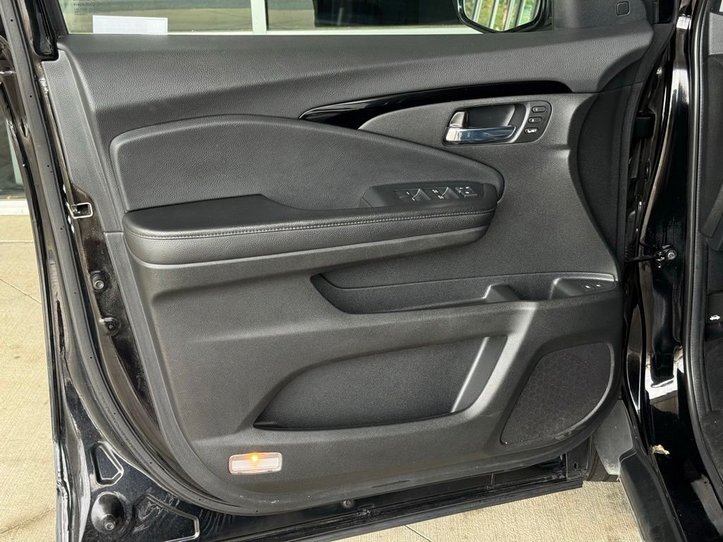 Used 2022 Black Honda Touring image 34