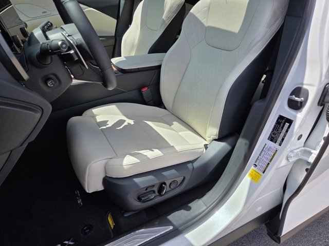 New 2026 Eminent White Pearl Lexus LUXURY image 13