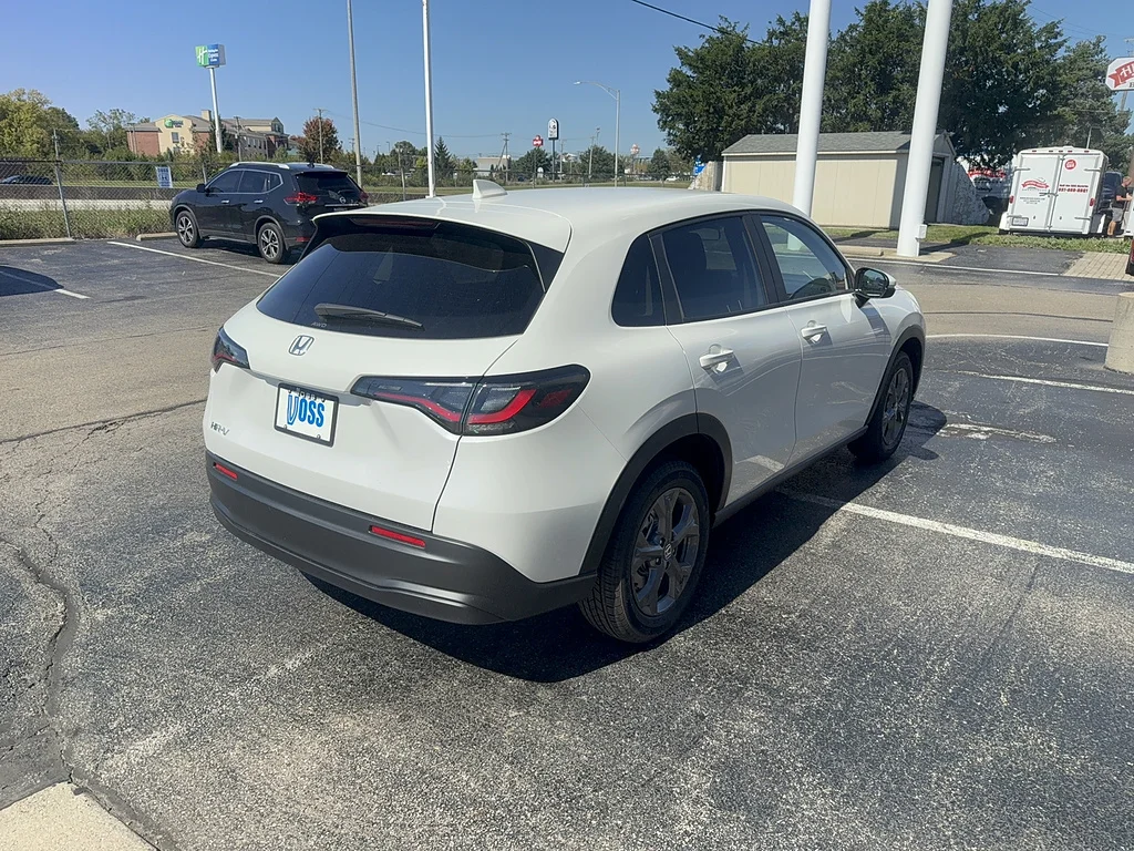 2027 Honda HR-V LX, photo 5 of 12
