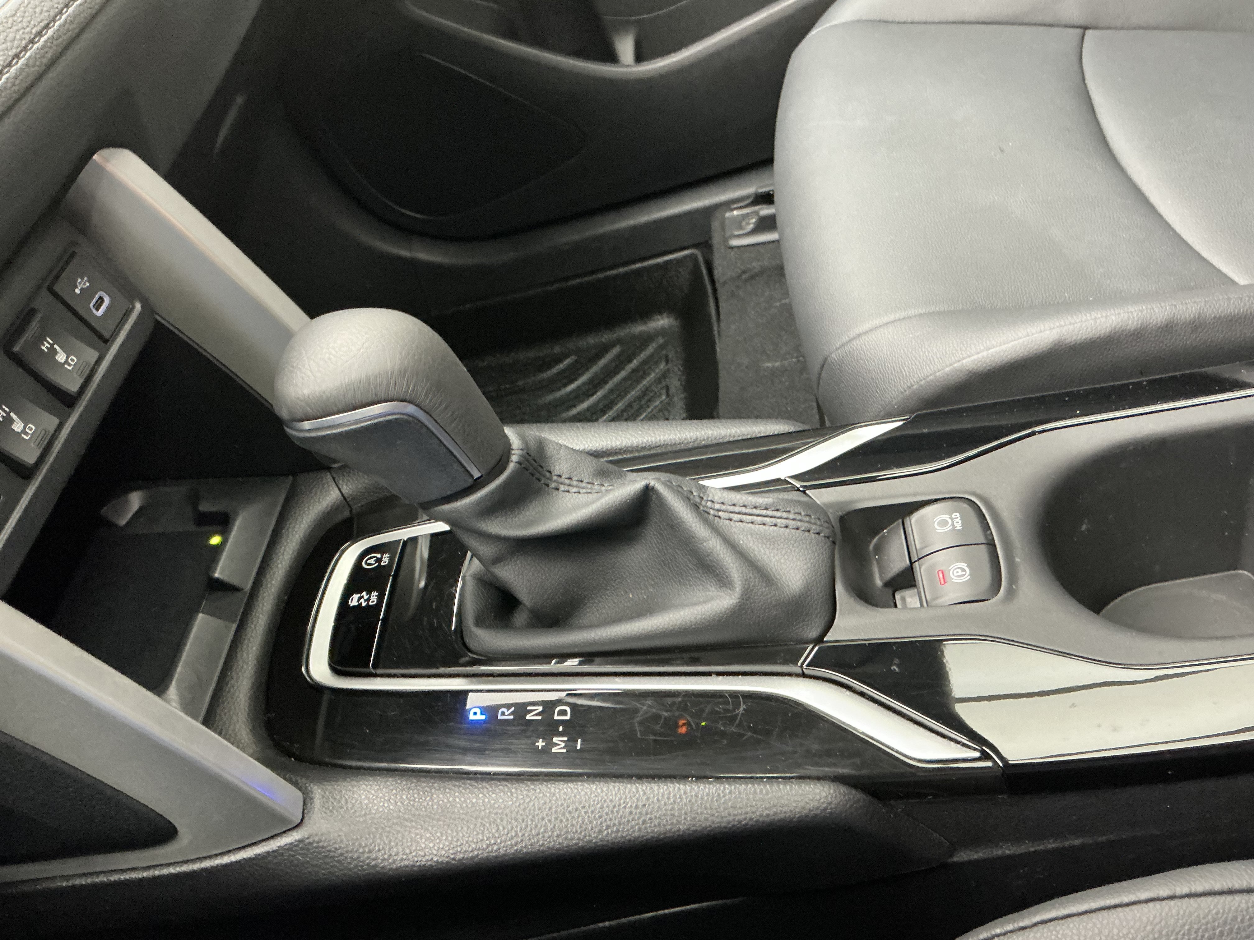 2025 Toyota Corolla Cross XLE - Photo 13