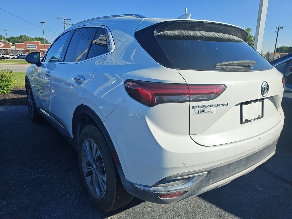 Used 2022 White Buick Preferred image 5