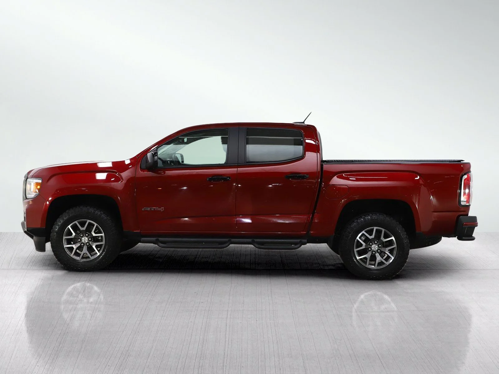 Used 2021 GMC Canyon AT4 with VIN 1GTG6FEN3M1113932 for sale in Roseville, Minnesota