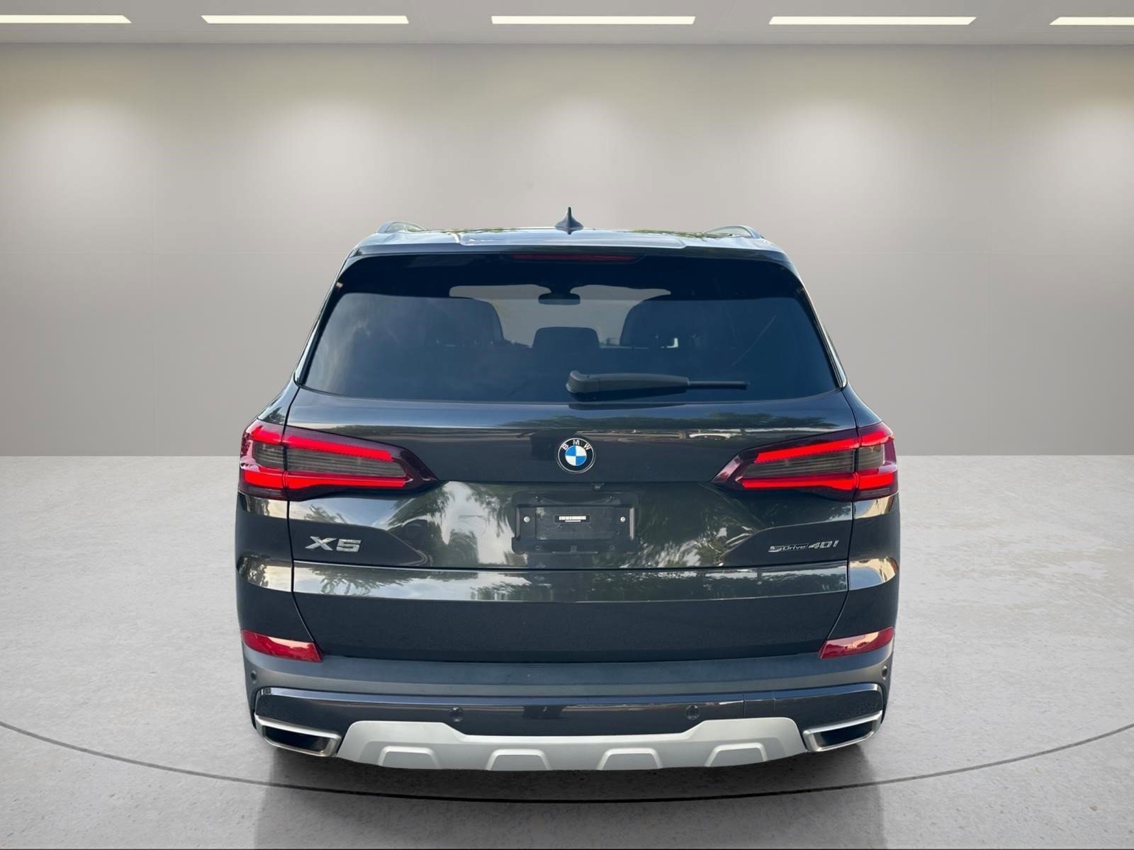 Used 2022 Dark Graphite Metallic BMW sDrive40i image 4