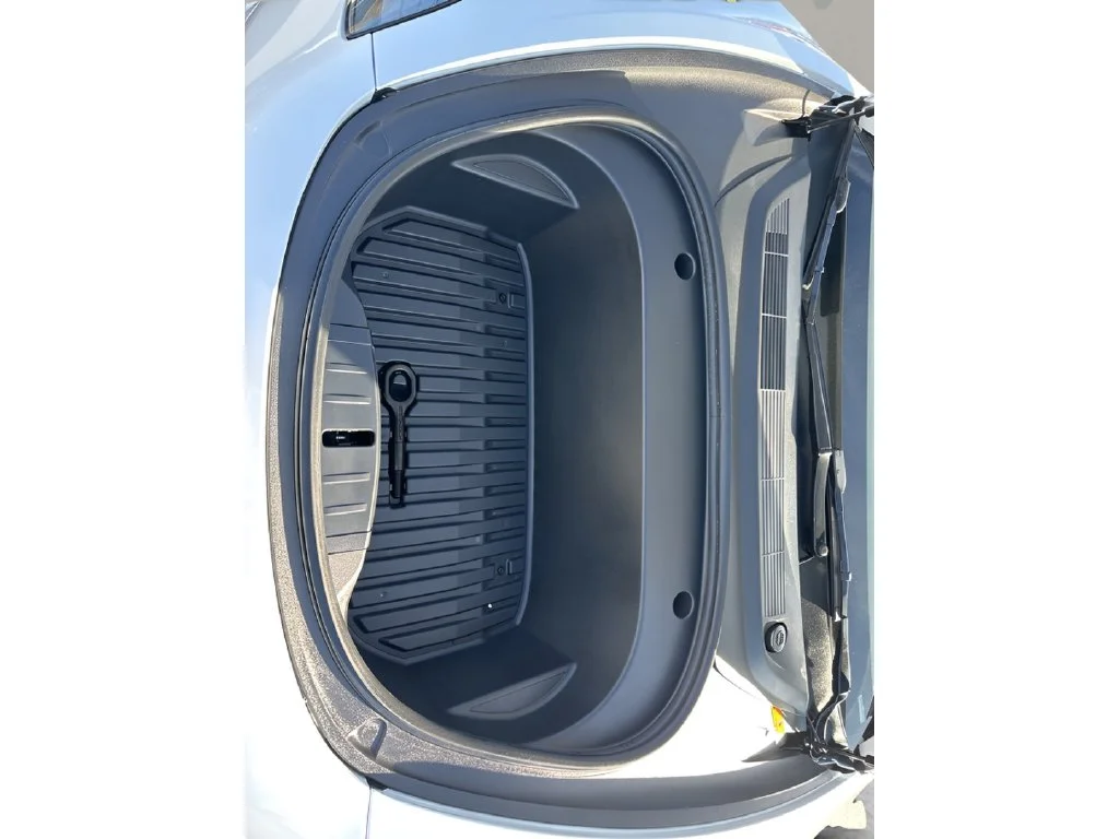 Used 2022 White Tesla Base image 36