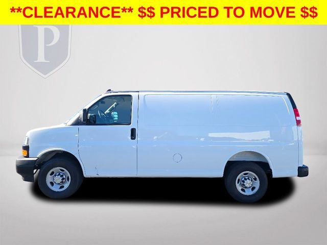 New 2025 Summit White Chevrolet WT image 11