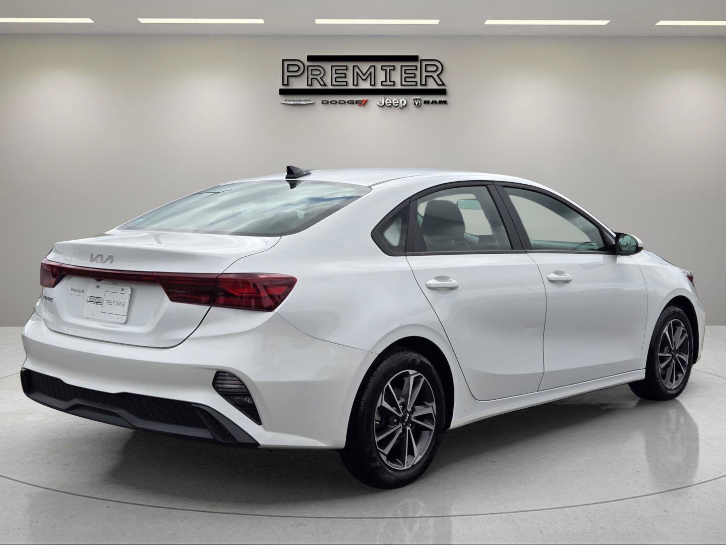 Used 2024 Snow White Pearl Kia LXS image 6