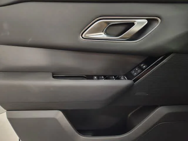 New 2026 Fuji White Land Rover S - P250 image 36