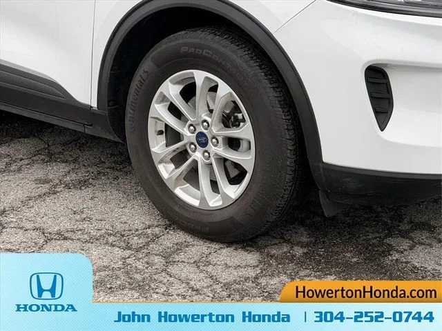 Used 2022 White Ford SE image 30