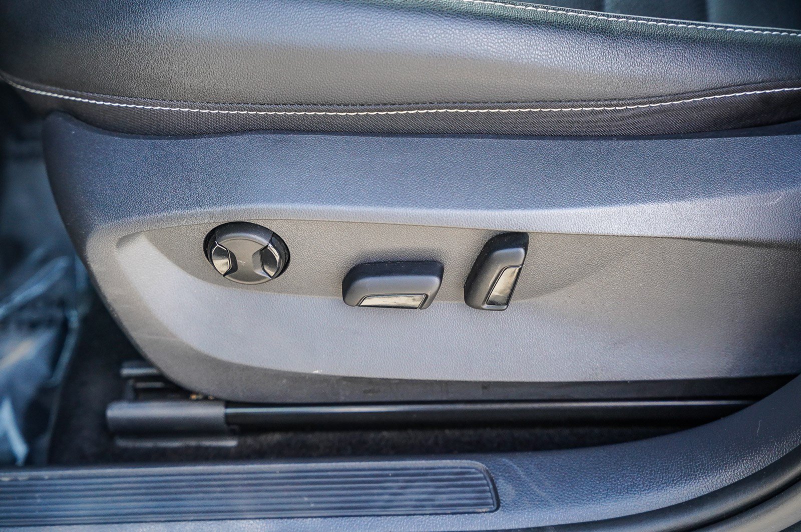 Used 2023 Platinum Gray Metallic Volkswagen SEL image 19