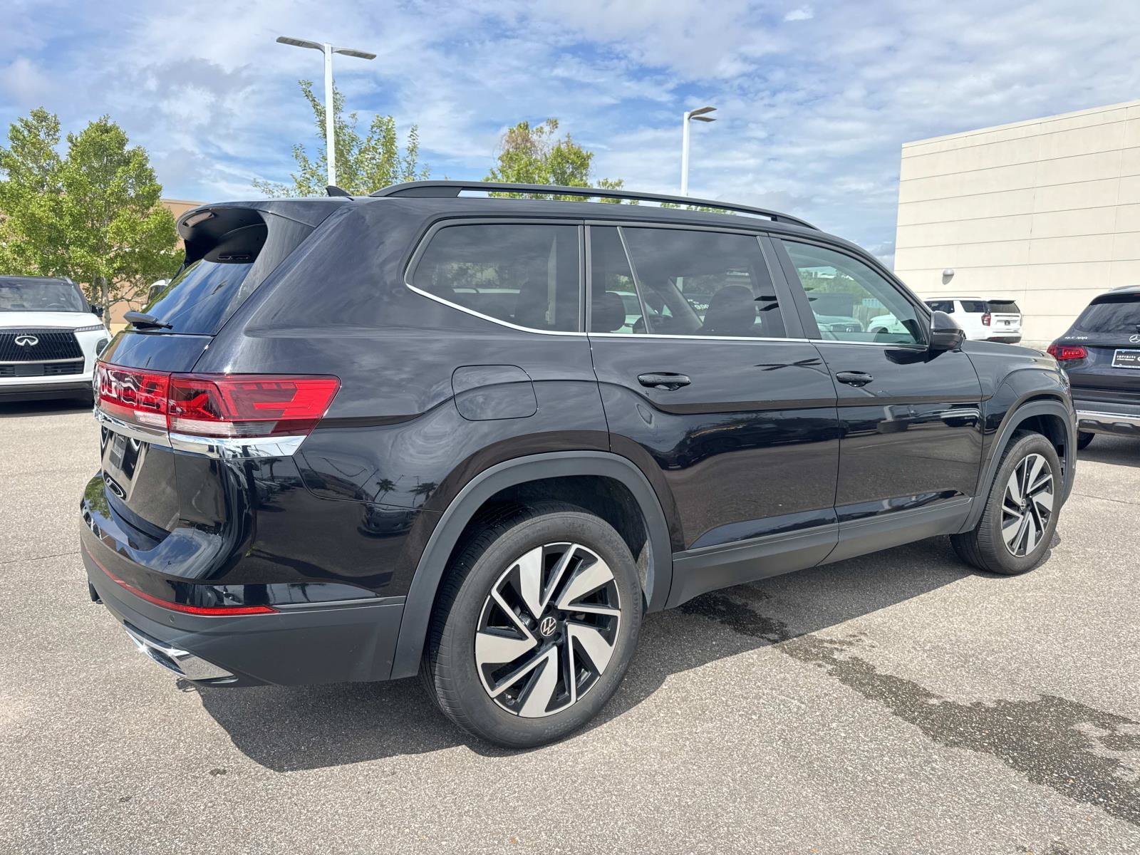 Used 2025 Gray Volkswagen 2.0T SE w/Technology image 5
