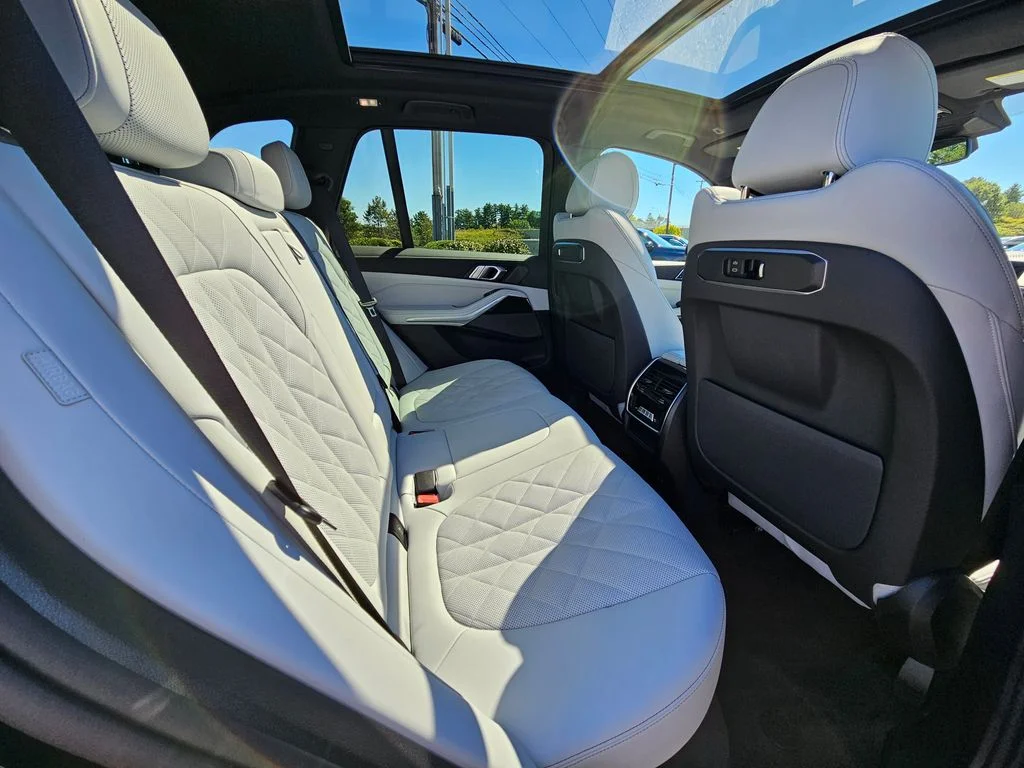 Used 2026 Black Sapphire Metallic BMW xDrive40i image 20