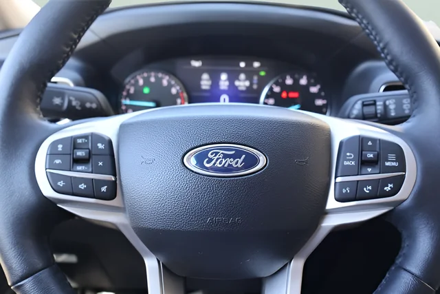 Used 2023 White Ford Limited image 21