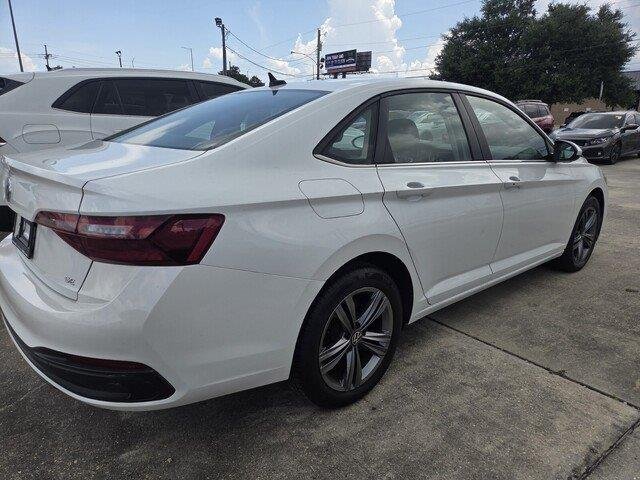 Used 2024 Opal White Pearl Volkswagen SE image 5