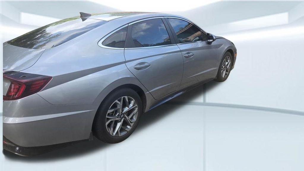 Used 2023 Silver Hyundai SEL image 5