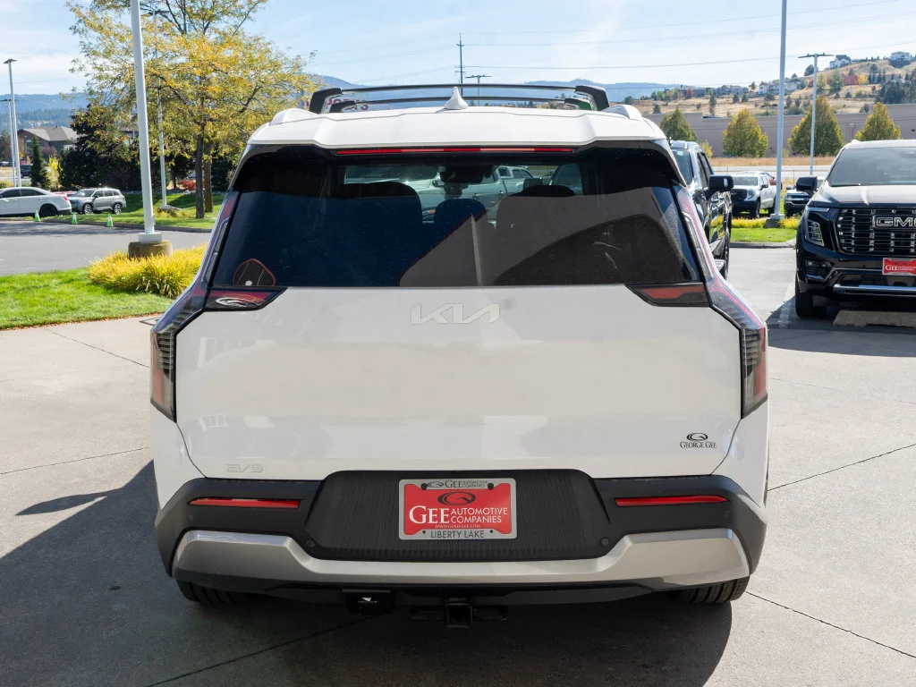 New 2026 White Kia Wind image 6
