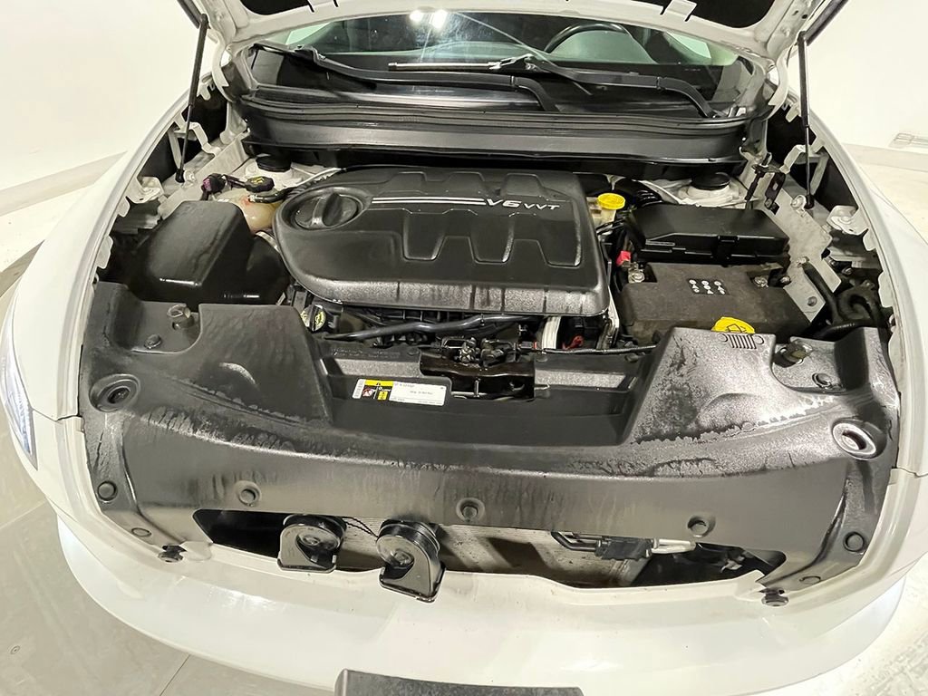 Used 2017 Bright White Clearcoat Jeep Latitude image 35