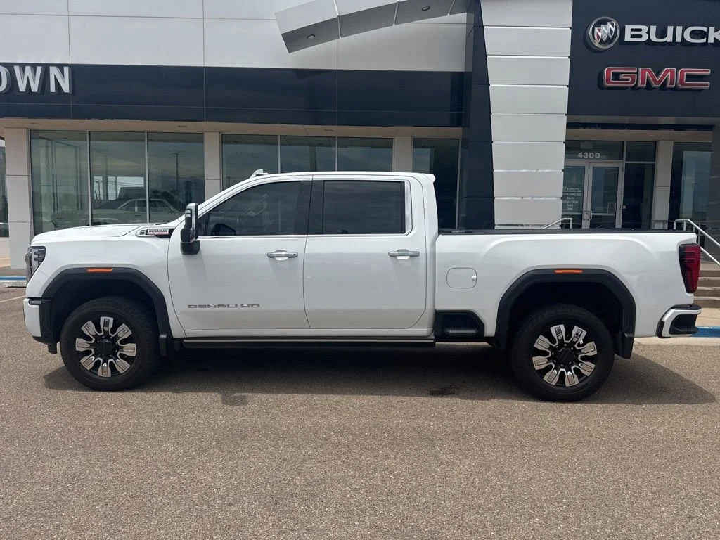 2024 GMC Sierra 4WD Crew Cab Standard Box Denali's photo