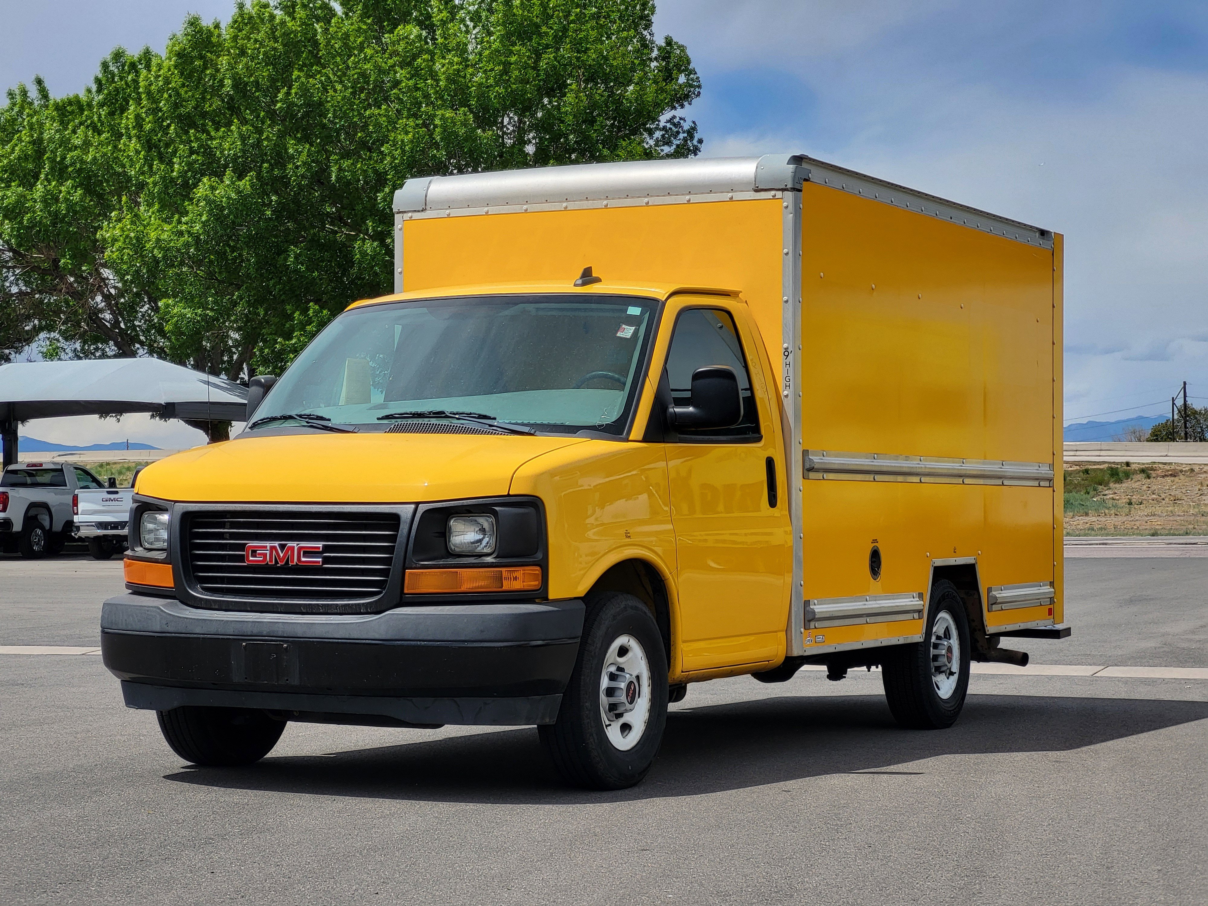 2017 GMC Savana 3500 139" WB's photo