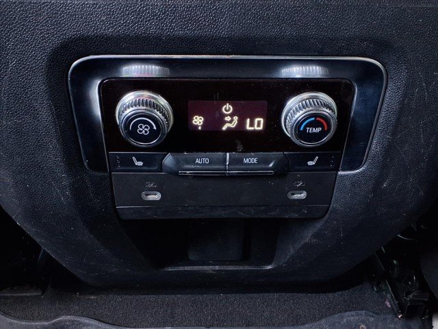 2022 GMC Yukon AT4 - Photo 11