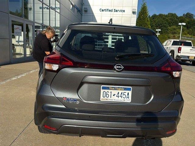 Used 2025 Gun Metallic Nissan S image 7