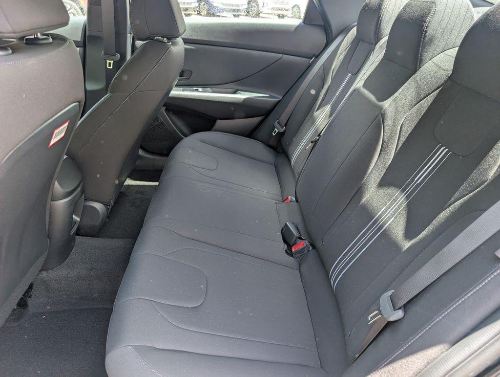 2025 Hyundai Elantra SEL - Photo 20