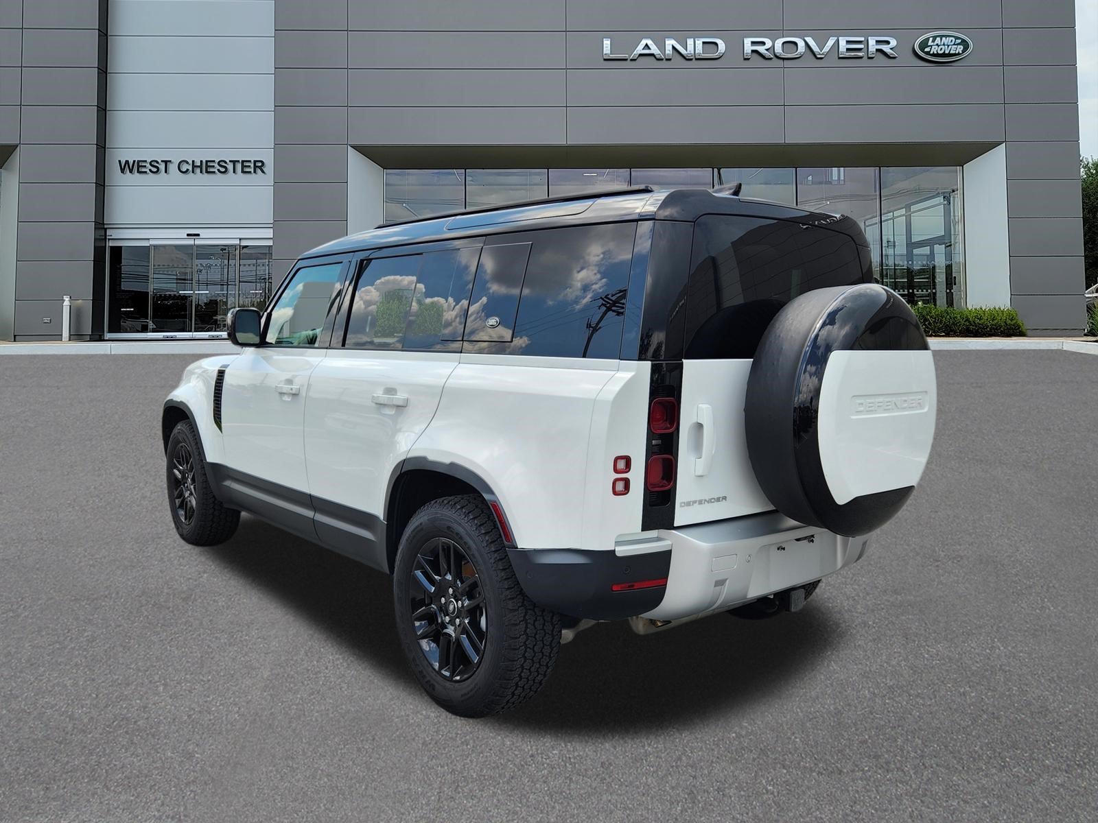 Certified Used 2024 Fuji White Land Rover S image 3