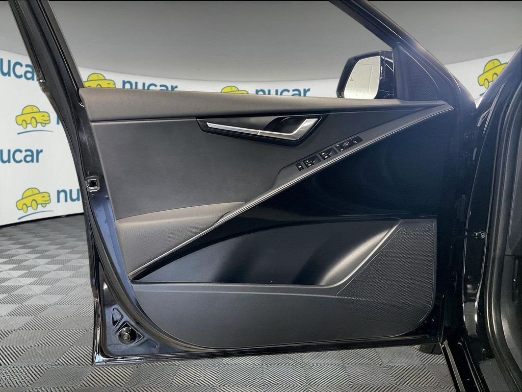 Used 2025 Black Kia Wind image 9